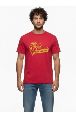 Rauð peysa með gylltu merki